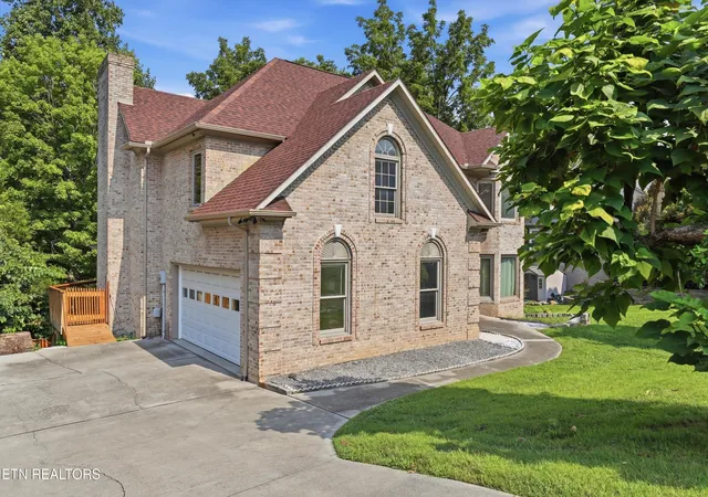 Photo 3 of Single family home for sale at 118 W Melbourne Rd, Oak Ridge, TN 37830 | MLS# 1350098 | Listing updated on 2026-07-31