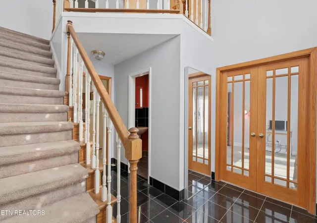 Photo 3 of Single family home for sale at 118 W Melbourne Rd, Oak Ridge, TN 37830 | MLS# 1350098 | Listing updated on 2026-07-31