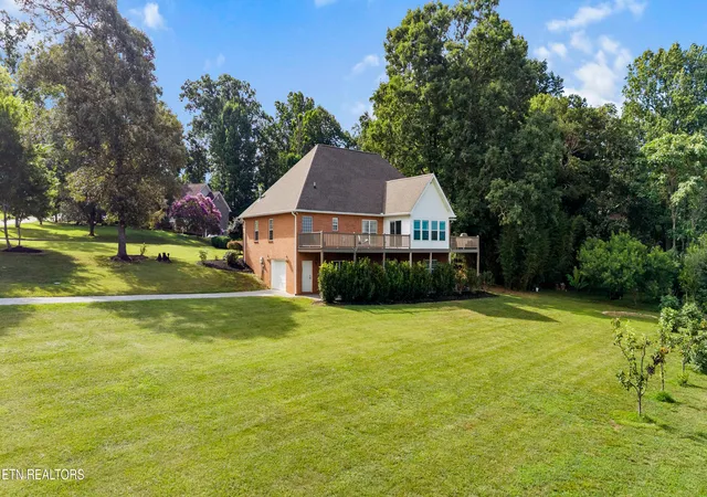 Photo 3 of Single family home for sale at 305 Pollys Way, Maryville, TN 37801 | MLS# 1348600 | Listing updated on 2026-09-23