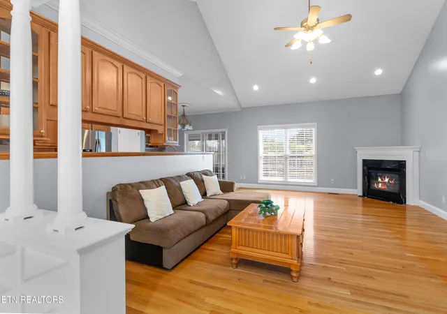 Photo 4 of Single family home for sale at 305 Pollys Way, Maryville, TN 37801 | MLS# 1348600 | Listing updated on 2026-09-23