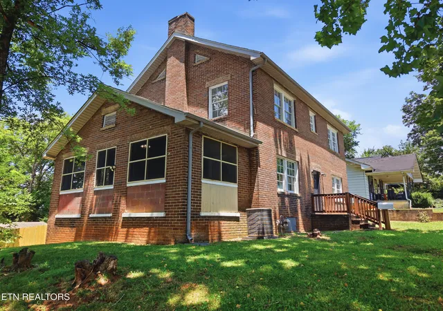 Photo 3 of Single family home for sale at 1243 Exeter Ave, Knoxville, TN 37921 | MLS# 1347654 | Listing updated on 2026-09-01