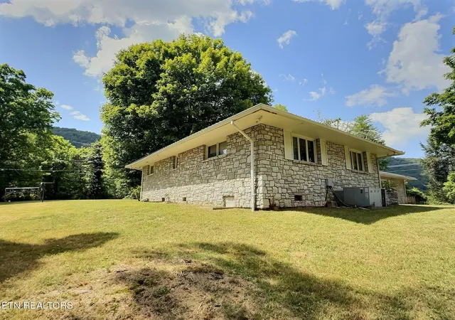 Photo 3 of Single family home for sale at 1206 Back Valley Rd, La Follette, TN 37766 | MLS# 1348320 | Listing updated on 2026-07-15