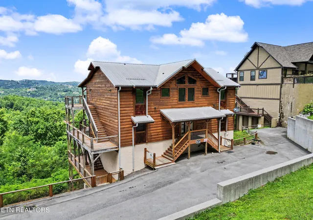 3rd image of 240 Stone Fence Ln, Gatlinburg, TN 37738 | MLS# 1347909