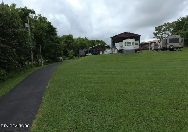 Photo 4 of Multi family home for sale at 6800 Lakeshore Dr, Rutledge, TN 37861 | MLS# 1347887 | Listing updated on 2026-07-21