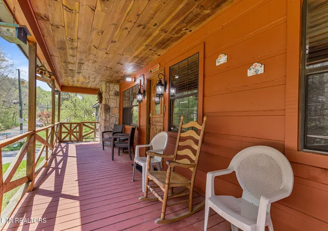 Photo 2 of Single family home for sale at 833 Union Hl Dr, Sevierville, TN 37876 | MLS# 1348300 | Listing updated on 2026-09-30