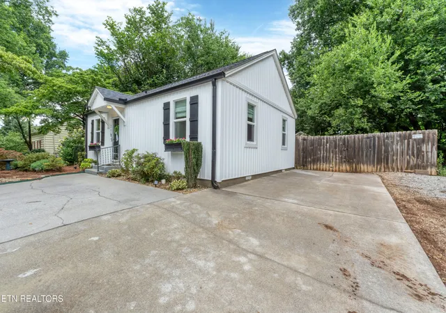 Photo 3 of Sale Pending at 312 Incline Ln, Maryville, TN 37804 | MLS# 1348235 | Listing updated on 2026-09-18