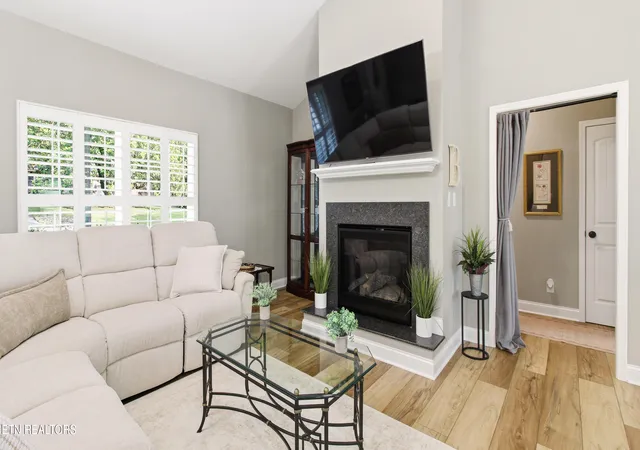 Photo 4 of Sale Pending at 103 Hummingbird Dr, Maryville, TN 37803 | MLS# 1348272 | Listing updated on 2026-08-27