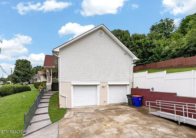 Photo 3 of Single family home for sale at 4258 Saint Lucia Ln, Knoxville, TN 37921 | MLS# 1348236 | Listing updated on 2026-08-11