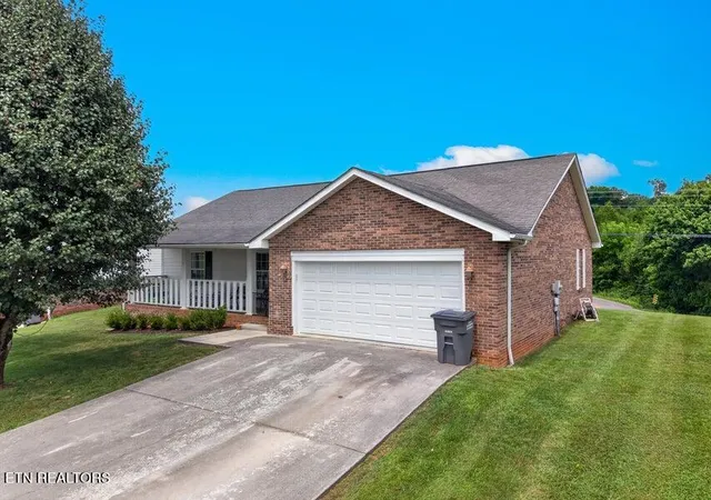 Photo 1 of Single family home for sale at 1033 Fox Run, Jefferson City, TN 37760 | MLS# 1348304 | Listing updated on 2026-09-14