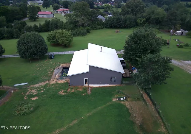 Photo 3 of Sale Pending at 235 Hillcrest Rd, Madisonville, TN 37354 | MLS# 1348294 | Listing updated on 2026-08-20