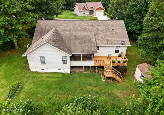 Photo 3 of Single family home for sale at 1044 Ackia Dr, Crossville, TN 38572 | MLS# 1348629 | Listing updated on 2026-07-17