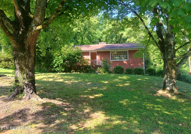 Photo 1 of Sale Pending at 407 Overhill Rd, Knoxville, TN 37914 | MLS# 1348083 | Listing updated on 2026-07-23