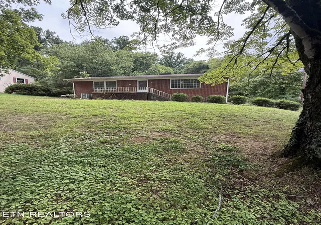 Photo 3 of Sale Pending at 407 Overhill Rd, Knoxville, TN 37914 | MLS# 1348083 | Listing updated on 2026-07-23