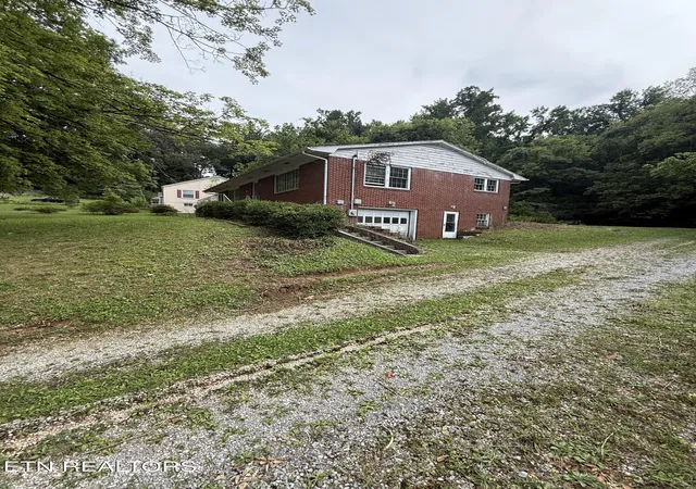 Photo 4 of Sale Pending at 407 Overhill Rd, Knoxville, TN 37914 | MLS# 1348083 | Listing updated on 2026-07-23