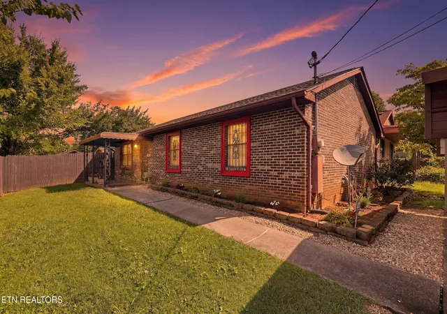 Photo 1 of Sale Pending at 3205 Lansing Ave, Knoxville, TN 37914 | MLS# 1348568 | Listing updated on 2026-09-02