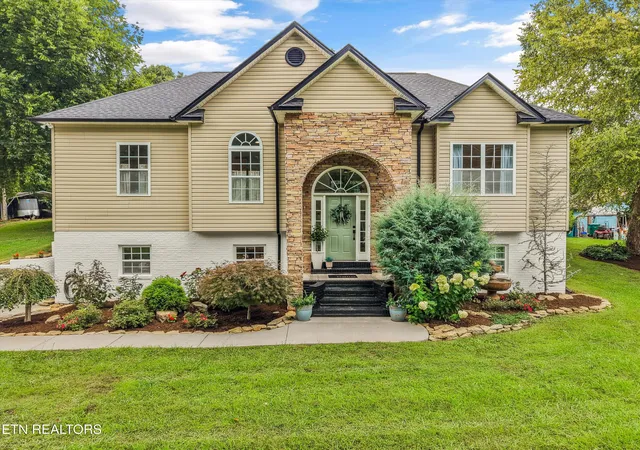 1st image of 622 S Old Sevierville Pike, Seymour, TN 37865 | MLS# 1348377