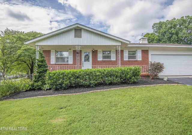 Photo 2 of Single family home for sale at 4100 Westgate Dr, Knoxville, TN 37921 | MLS# 1348485 | Listing updated on 2026-09-09