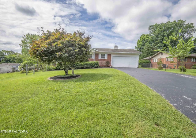 Photo 3 of Single family home for sale at 4100 Westgate Dr, Knoxville, TN 37921 | MLS# 1348485 | Listing updated on 2026-09-09