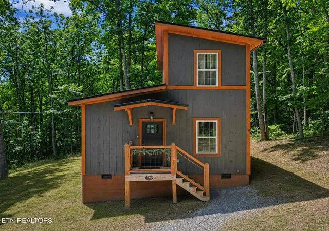 Photo 2 of Single family home for sale at 945 Green Bay Dr, Sevierville, TN 37876 | MLS# 1348846 | Listing updated on 2026-08-24