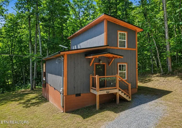 Photo 3 of Single family home for sale at 945 Green Bay Dr, Sevierville, TN 37876 | MLS# 1348846 | Listing updated on 2026-08-24