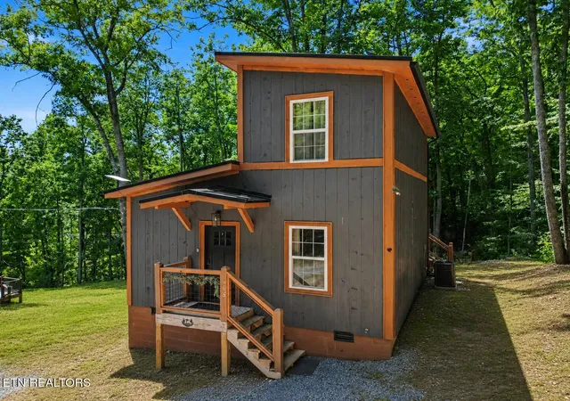 Photo 3 of Single family home for sale at 945 Green Bay Dr, Sevierville, TN 37876 | MLS# 1348846 | Listing updated on 2026-08-24