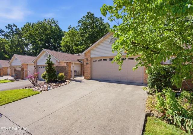 Photo 2 of Single family home for sale at 9520 Hyacinth Way, Knoxville, TN 37923 | MLS# 1348290 | Listing updated on 2026-08-26