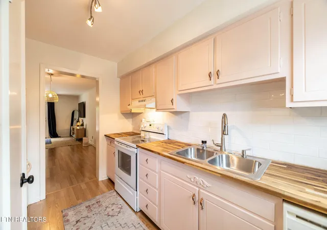 Photo 3 of Condo for sale at 7019 Traditional Dr, Knoxville, TN 37909 | MLS# 1349513 | Listing updated on 2026-08-10
