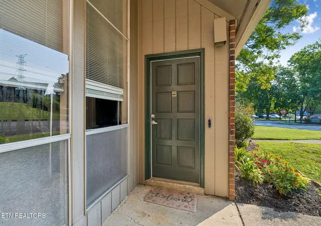 Photo 2 of Condo for sale at 503 Canberra Dr #D2, Knoxville, TN 37923 | MLS# 1348147 | Listing updated on 2026-09-10