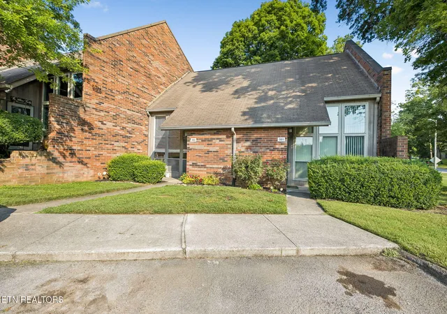 Photo 3 of Condo for sale at 503 Canberra Dr #D2, Knoxville, TN 37923 | MLS# 1348147 | Listing updated on 2026-09-10