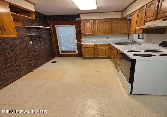 Photo 4 of Single family home for sale at 2246 W Gilbert Ln, Knoxville, TN 37920 | MLS# 1348760 | Listing updated on 2026-09-04