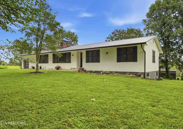 Photo 3 of Sale Pending at 212 Copenhaver Rd, Lenoir City, TN 37771 | MLS# 1349467 | Listing updated on 2026-09-15