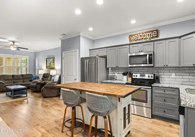 Listing Photo 5 - Condo for sale in building located at 338 Shooting Star Loop, Townsend, TN 37882 - Unit #105