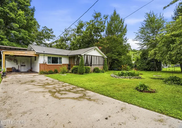 1st image of 121 W Hutchinson Cir, Oak Ridge, TN 37830 | MLS# 1348281