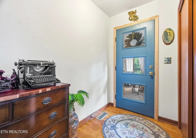 4th image of 121 W Hutchinson Cir, Oak Ridge, TN 37830 | MLS# 1348281