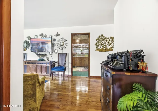 5th image of 121 W Hutchinson Cir, Oak Ridge, TN 37830 | MLS# 1348281