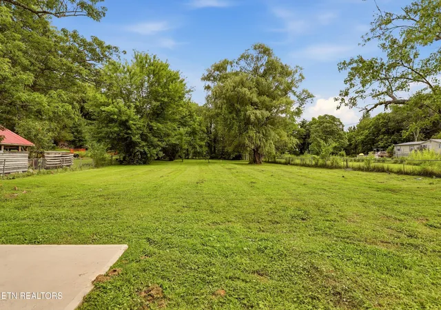 Photo 3 of Single family home for sale at 477 Marlow Cir, Clinton, TN 37716 | MLS# 1348284 | Listing updated on 2026-08-23