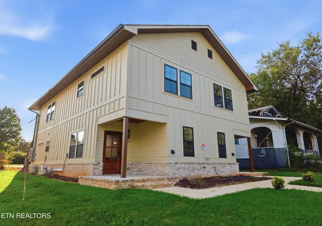 Photo 3 of Sale Pending at 111 Morningside Dr, Knoxville, TN 37915 | MLS# 1350401 | Listing updated on 2026-08-12