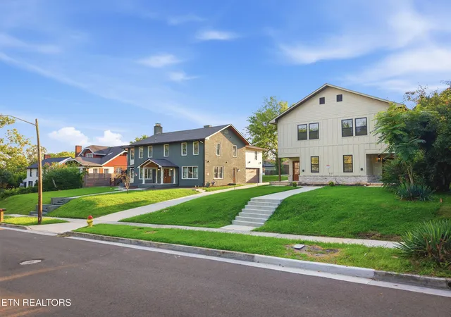 Photo 3 of Sale Pending at 111 Morningside Dr, Knoxville, TN 37915 | MLS# 1350401 | Listing updated on 2026-08-12