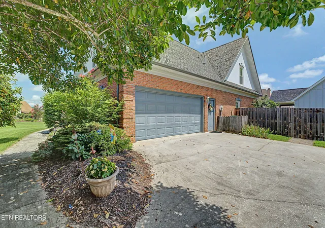 Photo 3 of Single family home for sale at 6928 Mount Royal Blvd, Knoxville, TN 37918 | MLS# 1349366 | Listing updated on 2026-09-15