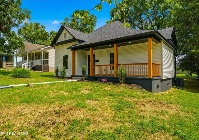 Photo 2 of Single family home for sale at 706 Banks Ave, Knoxville, TN 37917 | MLS# 1348745 | Listing updated on 2026-09-21