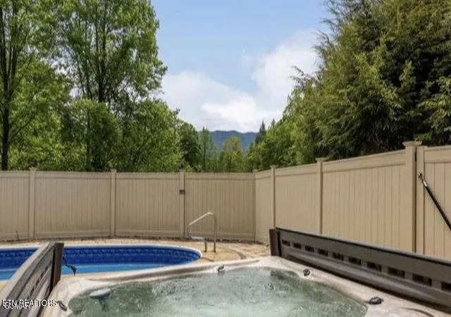 Photo 4 of Single family home for sale at 560 Buckhorn Rd, Gatlinburg, TN 37738 | MLS# 1348836 | Listing updated on 2026-09-01