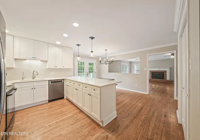 Photo 3 of Sale Pending at 716 Bridgeport Dr, Farragut, TN 37934 | MLS# 1348762 | Listing updated on 2026-09-10
