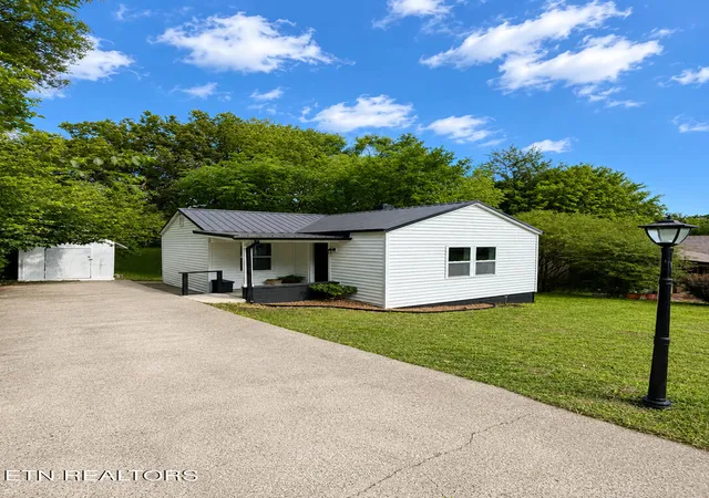 Photo 1 of Single family home for sale at 3042 Woodbine Ave, Knoxville, TN 37914 | MLS# 1348306 | Listing updated on 2026-09-03