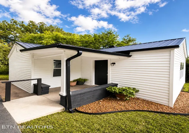 Photo 3 of Single family home for sale at 3042 Woodbine Ave, Knoxville, TN 37914 | MLS# 1348306 | Listing updated on 2026-09-03