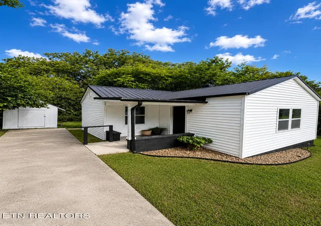 Photo 3 of Single family home for sale at 3042 Woodbine Ave, Knoxville, TN 37914 | MLS# 1348306 | Listing updated on 2026-09-03