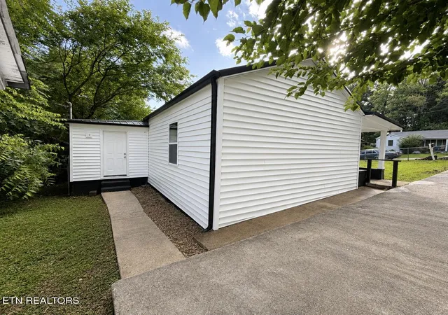 Photo 4 of Single family home for sale at 3042 Woodbine Ave, Knoxville, TN 37914 | MLS# 1348306 | Listing updated on 2026-09-03