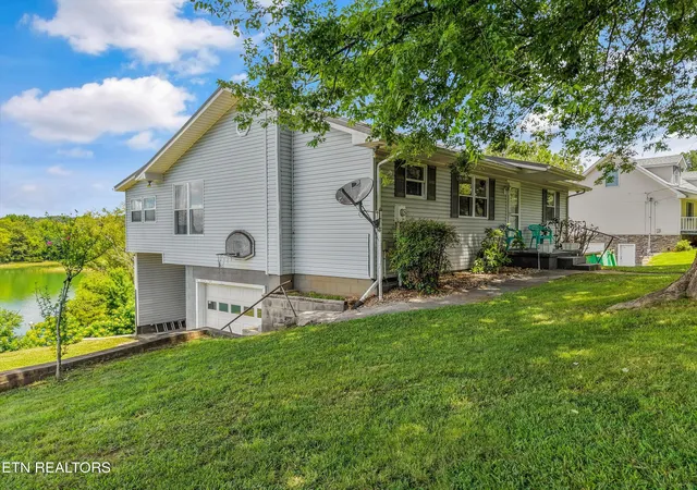 Photo 3 of Single family home for sale at 1797 Cir Lake Dr, Dandridge, TN 37725 | MLS# 1348311 | Listing updated on 2026-09-09