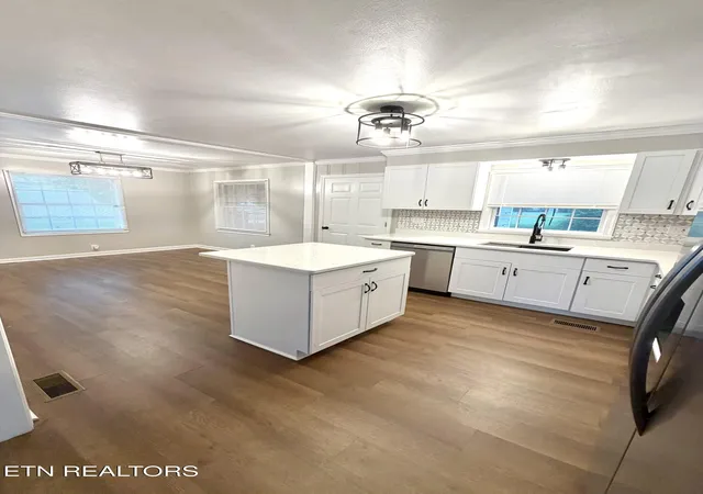 Photo 4 of Single family home for sale at 509 Williams St, Sweetwater, TN 37874 | MLS# 1348323 | Listing updated on 2026-09-20