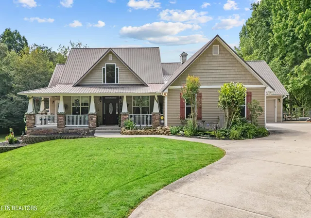 Photo 1 of Single family home for sale at 6828 Sunnyview Dr, Knoxville, TN 37914 | MLS# 1348974 | Listing updated on 2026-08-20