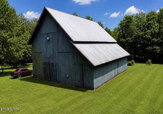 Photo 4 of Single family home for sale at 833 Old Athens Rd, Madisonville, TN 37354 | MLS# 1348373 | Listing updated on 2026-10-06